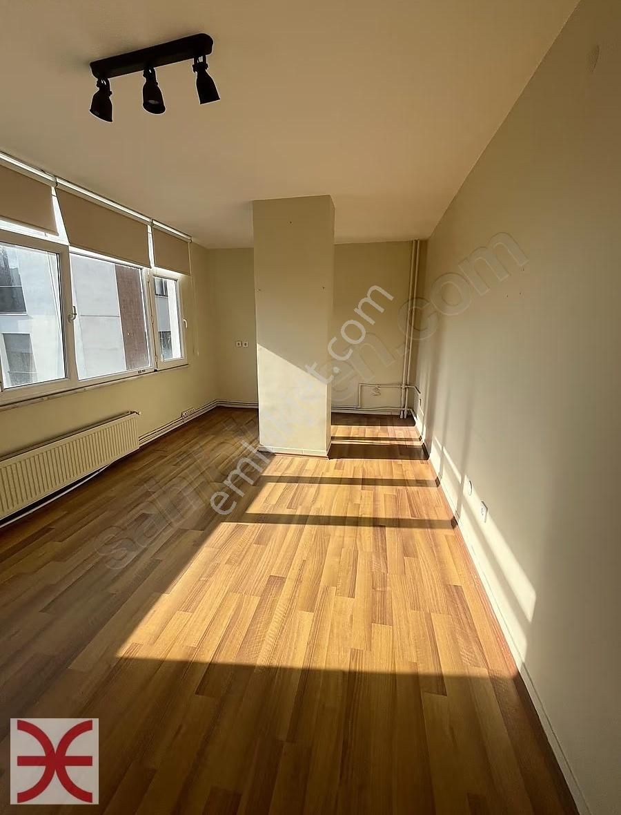 Bağdat Caddesi Kızıltoprak Ta Prestijli Plazada 20m2 Satılıkofis - Görsel 4