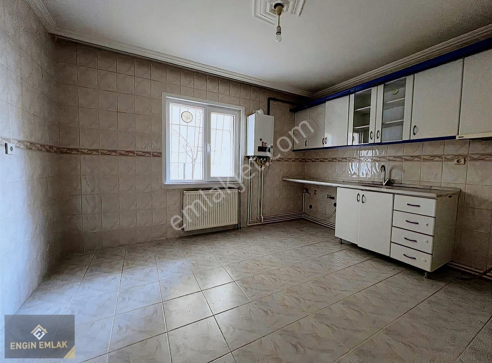 Engin Emlak'tan Merkezi Konum'da Geniş Masrafsız 3+1 Kiralık