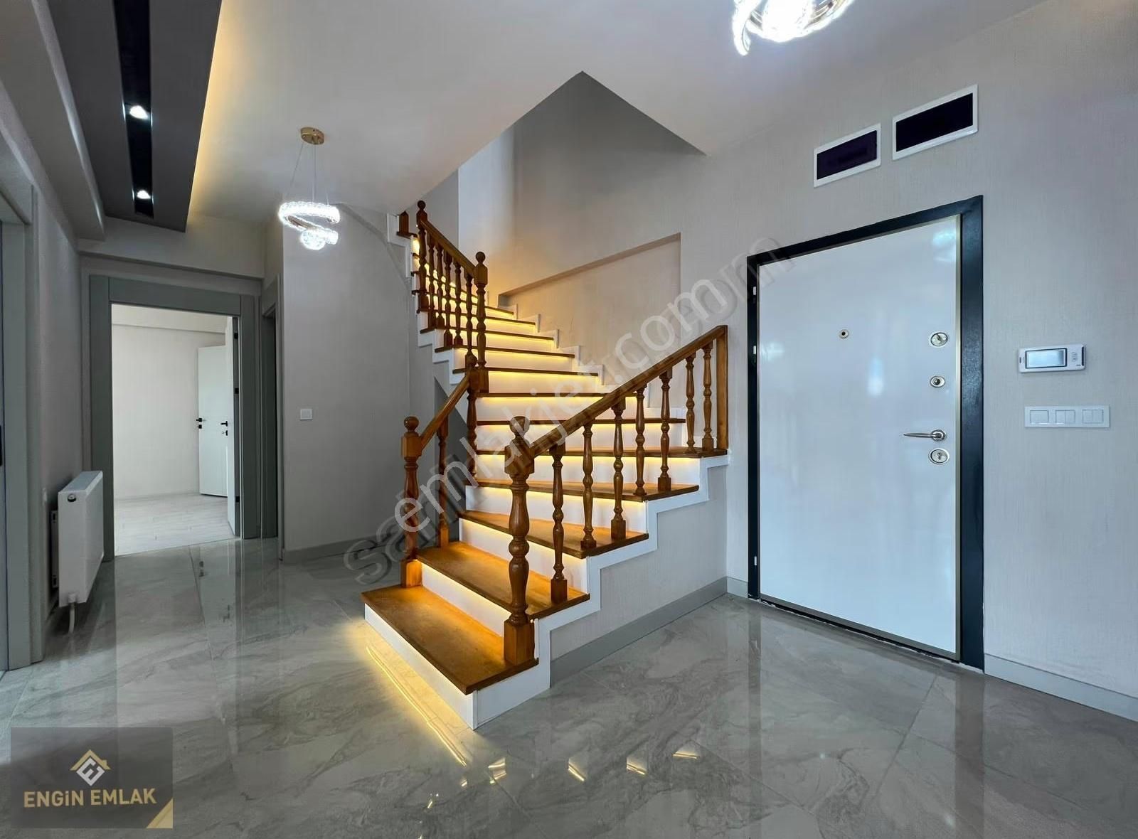 Engin Emlak'tan Lüx Yapıda Merkezi Konumda K.otopark'lı Dubleks