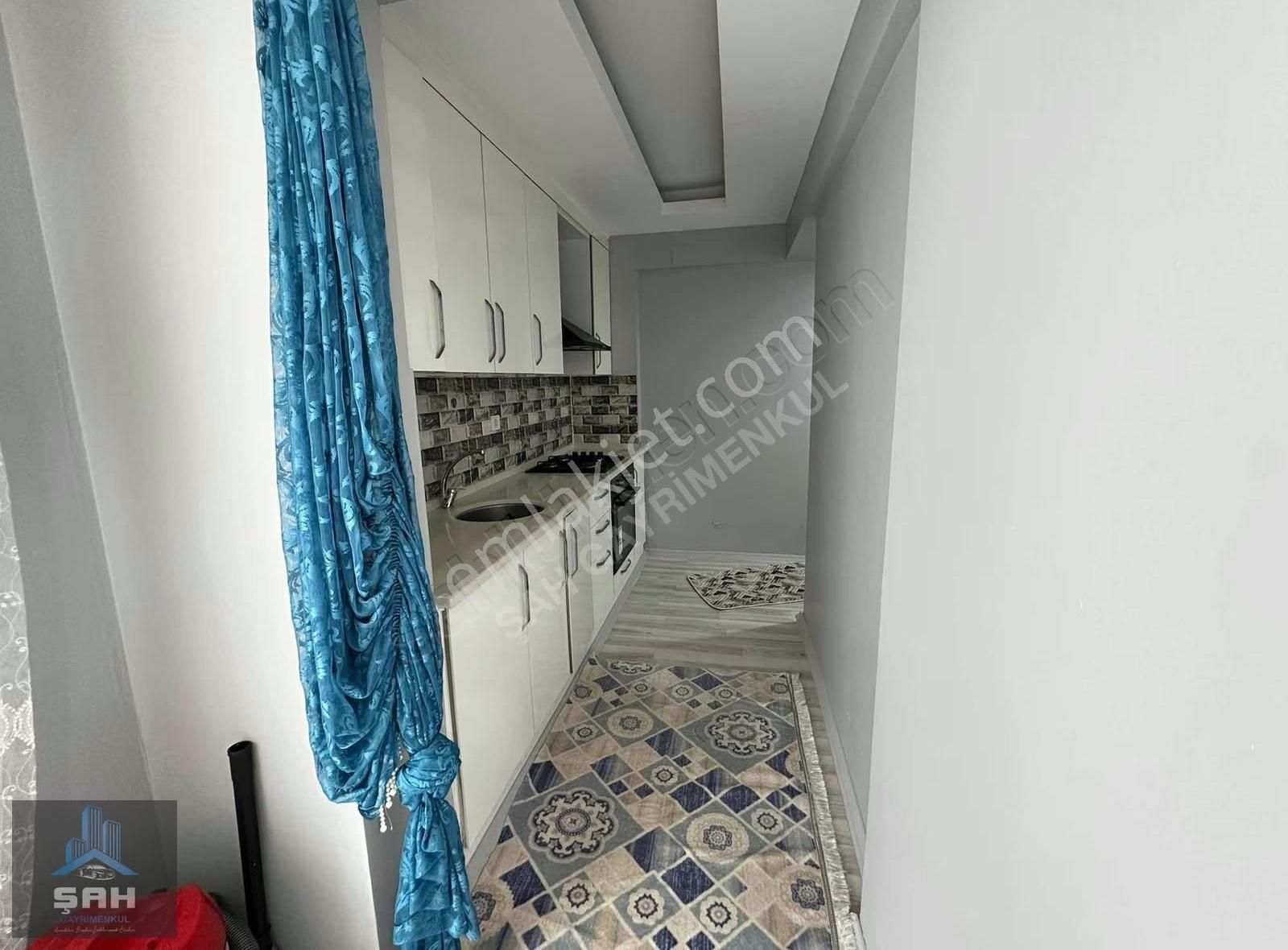 Şah'tan Ana Cadde Üzerinde Teraslı Eşyalı 1+1 Satılık Daire - Görsel 13