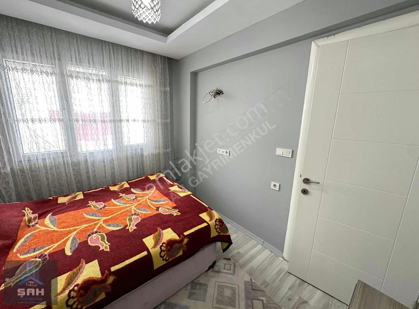 Şah'tan Ana Cadde Üzerinde Teraslı Eşyalı 1+1 Satılık Daire - Görsel 9