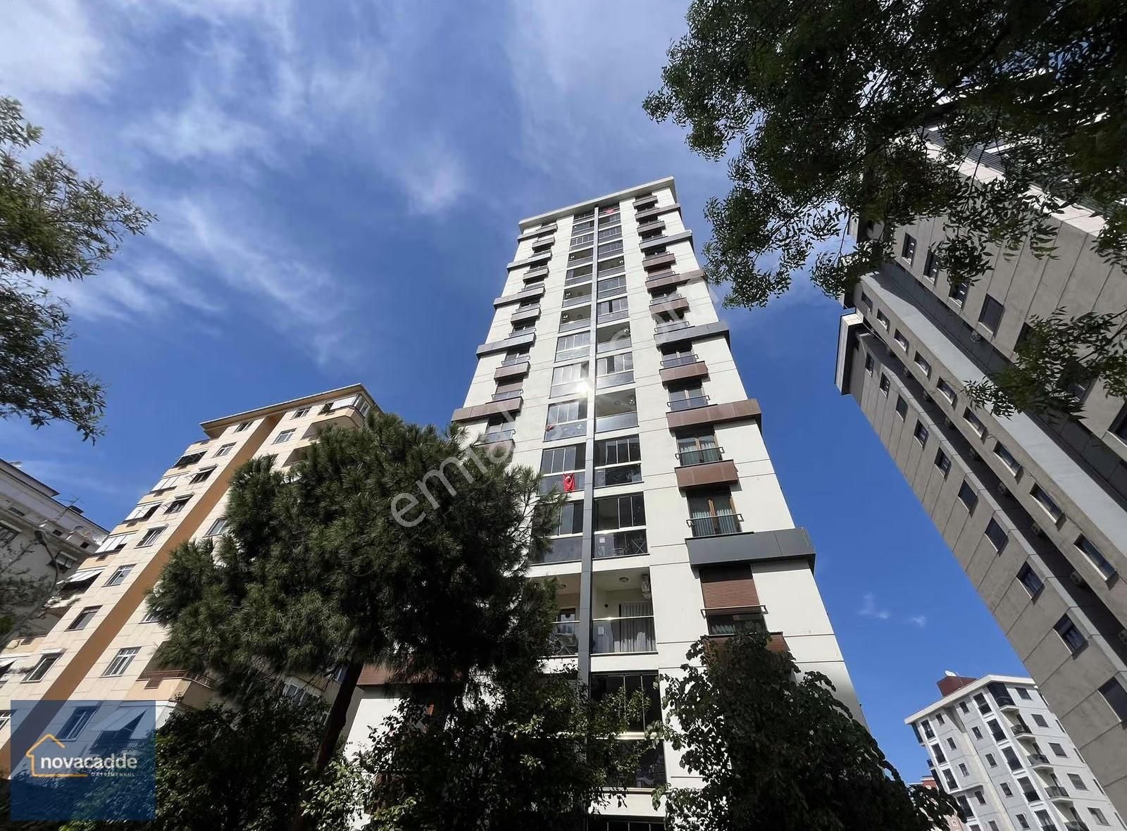 Bostancı'da Yeni Binada, Balkonlu 2+1 Satılık Daire