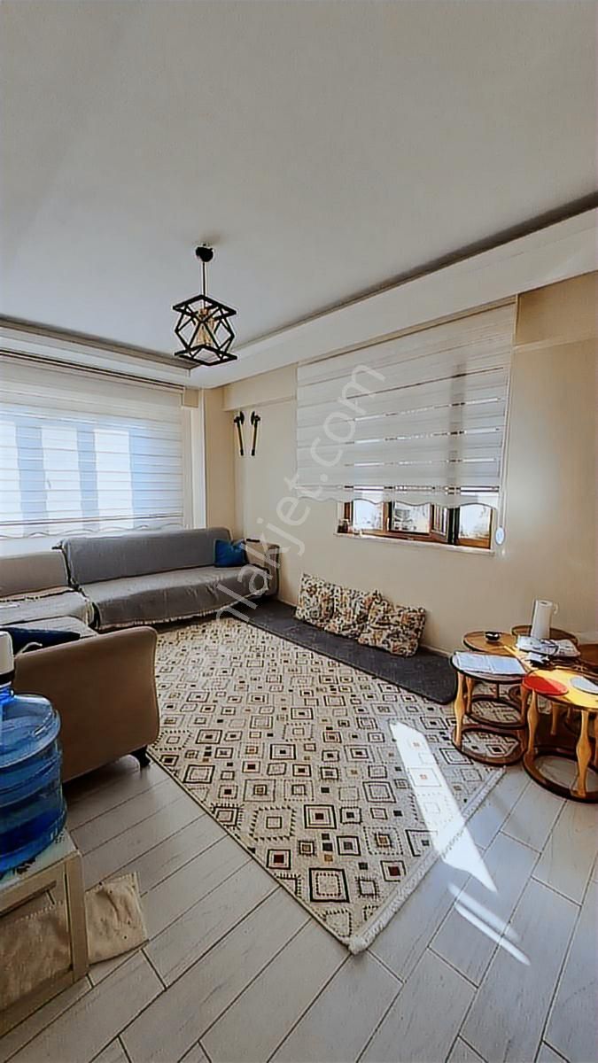 Denizli Anafartalar Mahallesinde Caddeye Yakın 8yıllık Daire