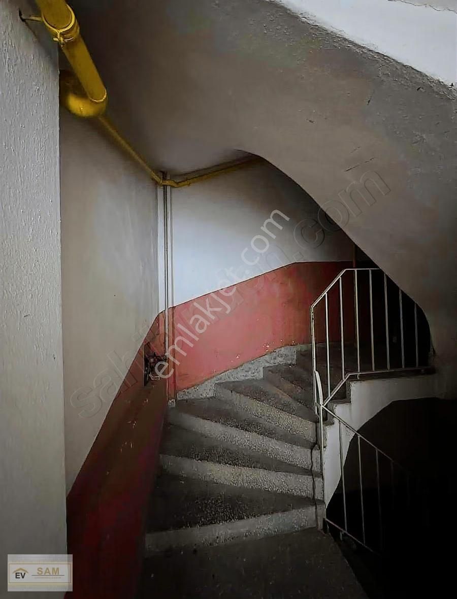 Yenidoğan Mh. Merkezi Konumda 2+1 100m2 Yapılı Yüksek Giriş