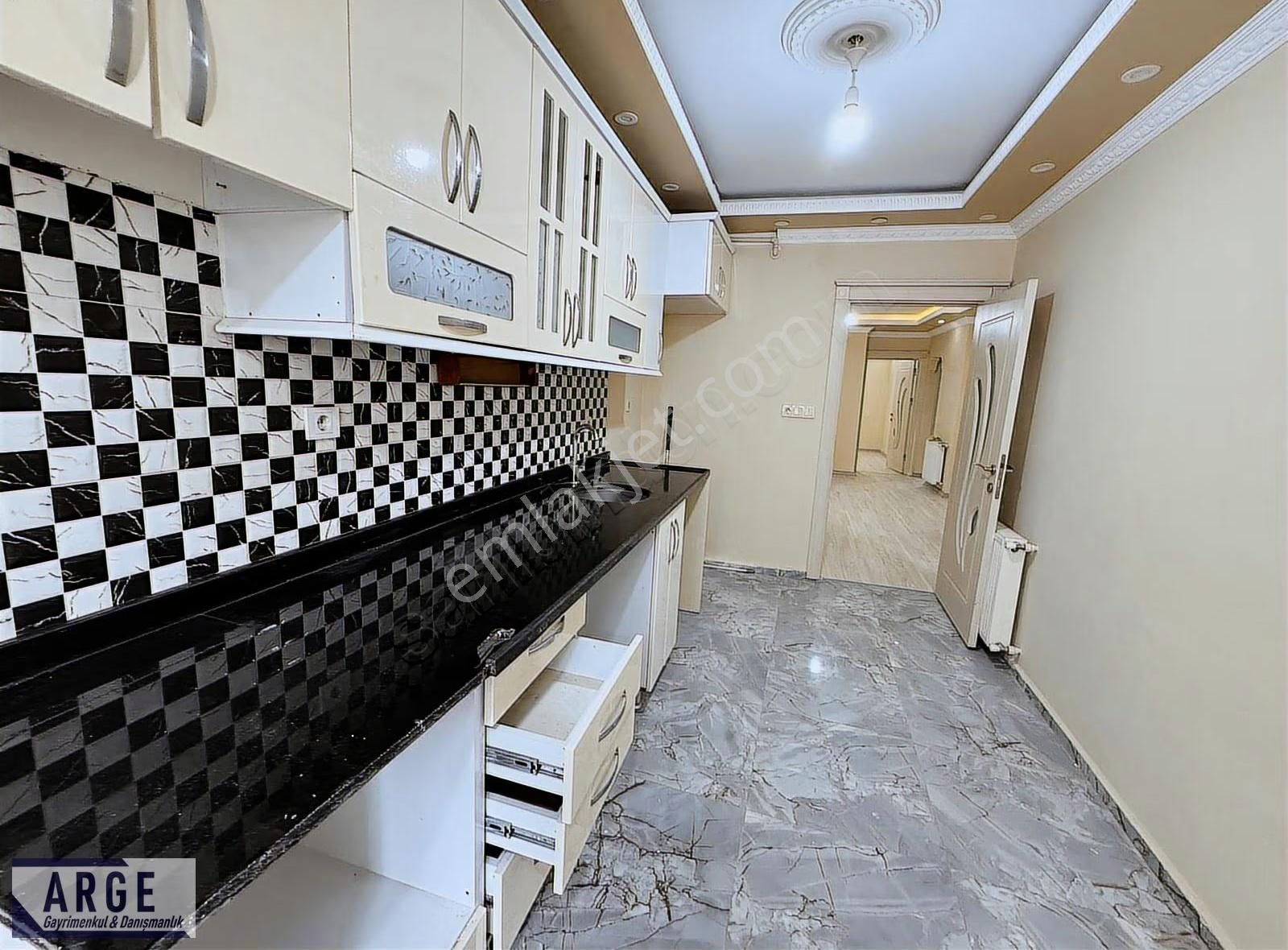 Fatih Ana Caddede Yeni Binada Kiralık 3 + 1 Daire - Görsel 10