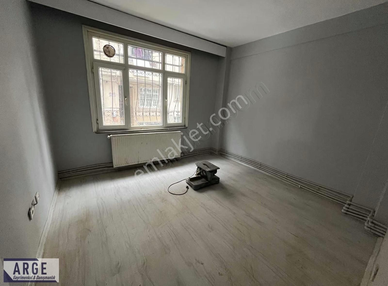 Fatih Merkezi Konumda Kiralık Yüksek Giriş Daire