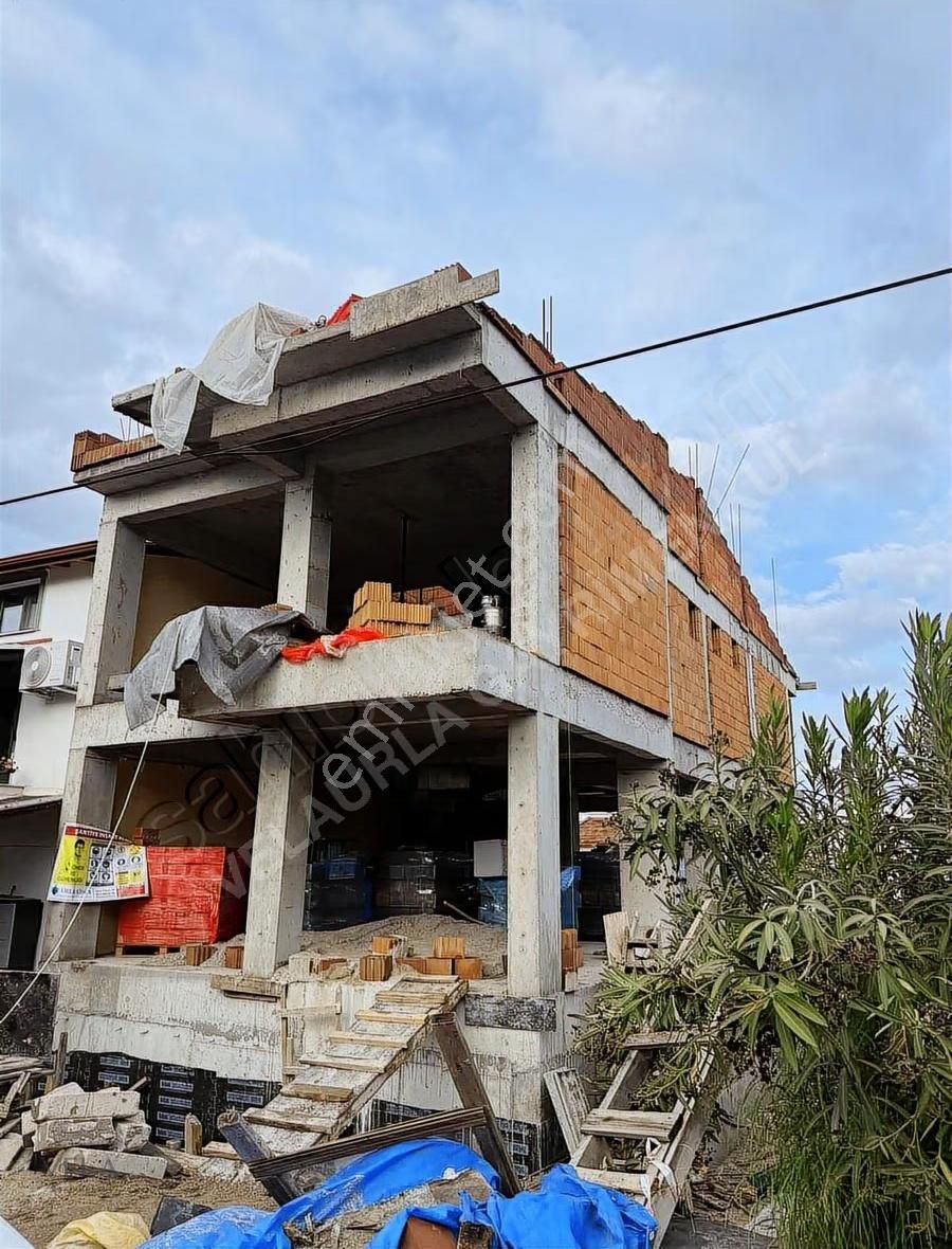 Urla Güvendikte Bodrumlu, Doğalgazlı, Teraslı Müstakil Villalar