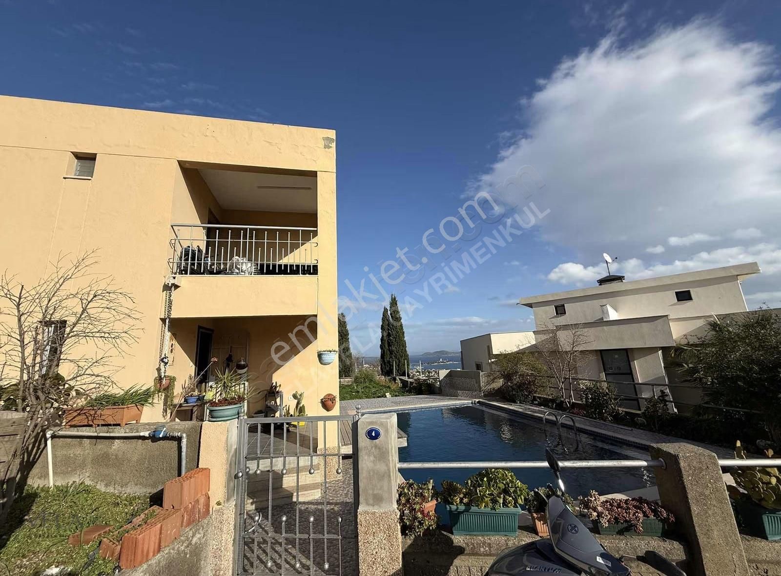 Urla Çeşmealtı Deniz Manzaralı Havuzlu Müstakil 2+1 Villa