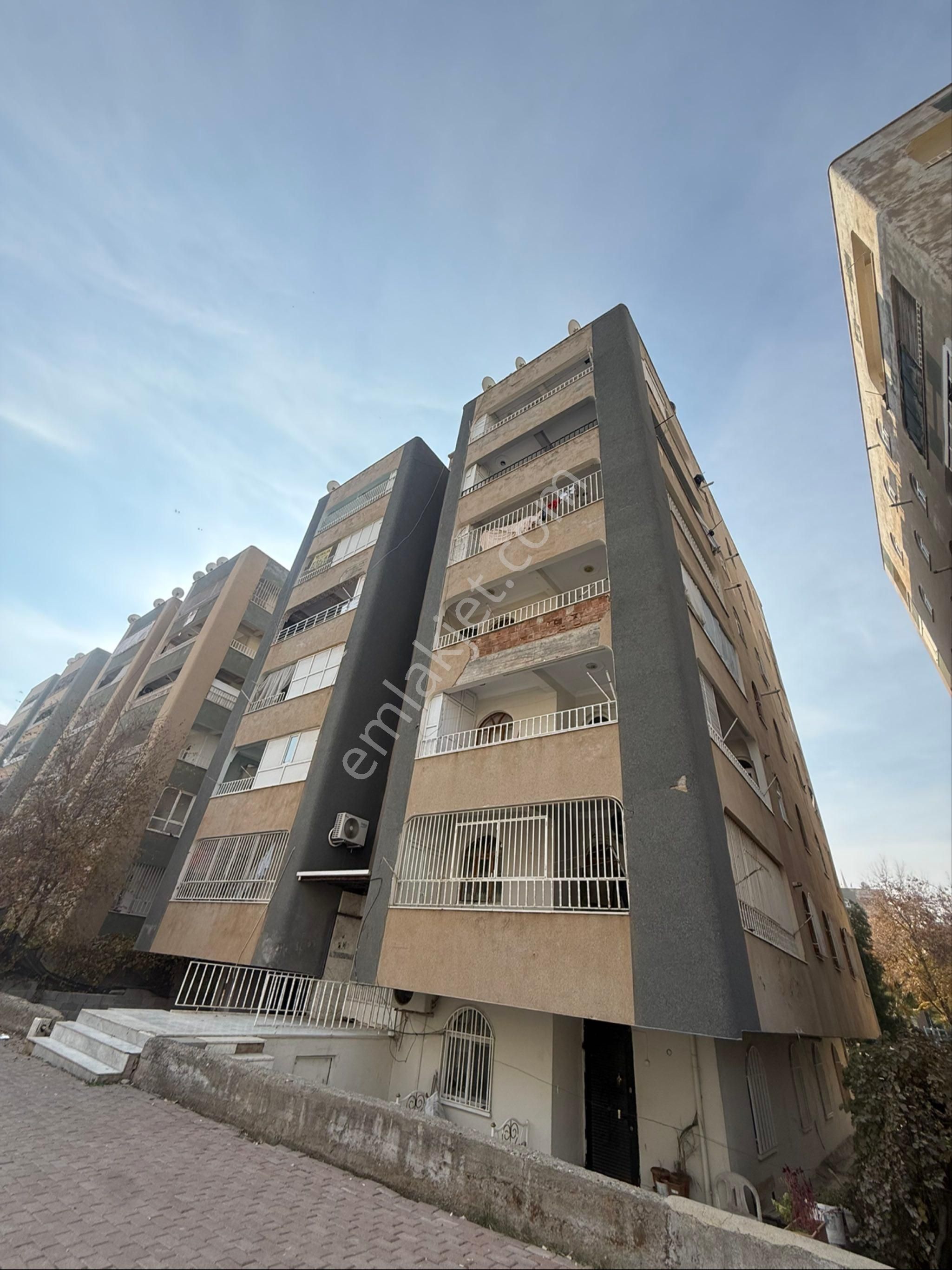 Has Birlik Emlaktan Kiralık Ara Kat Temiz Daire