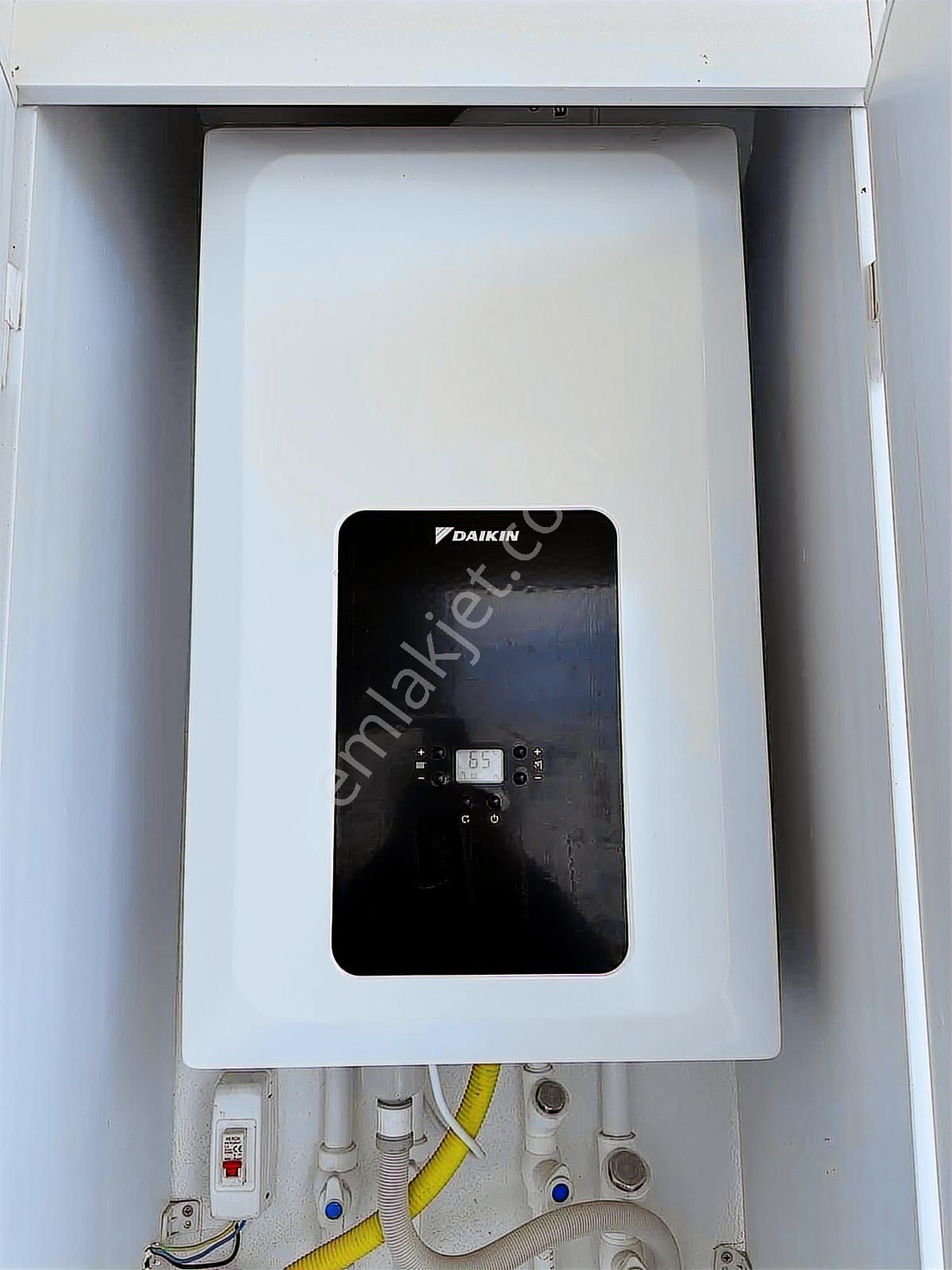 Erguvan Cad.bulvar Üzeri Hasarsız İskanlı Kombili 1+1 Satılık - Görsel 12