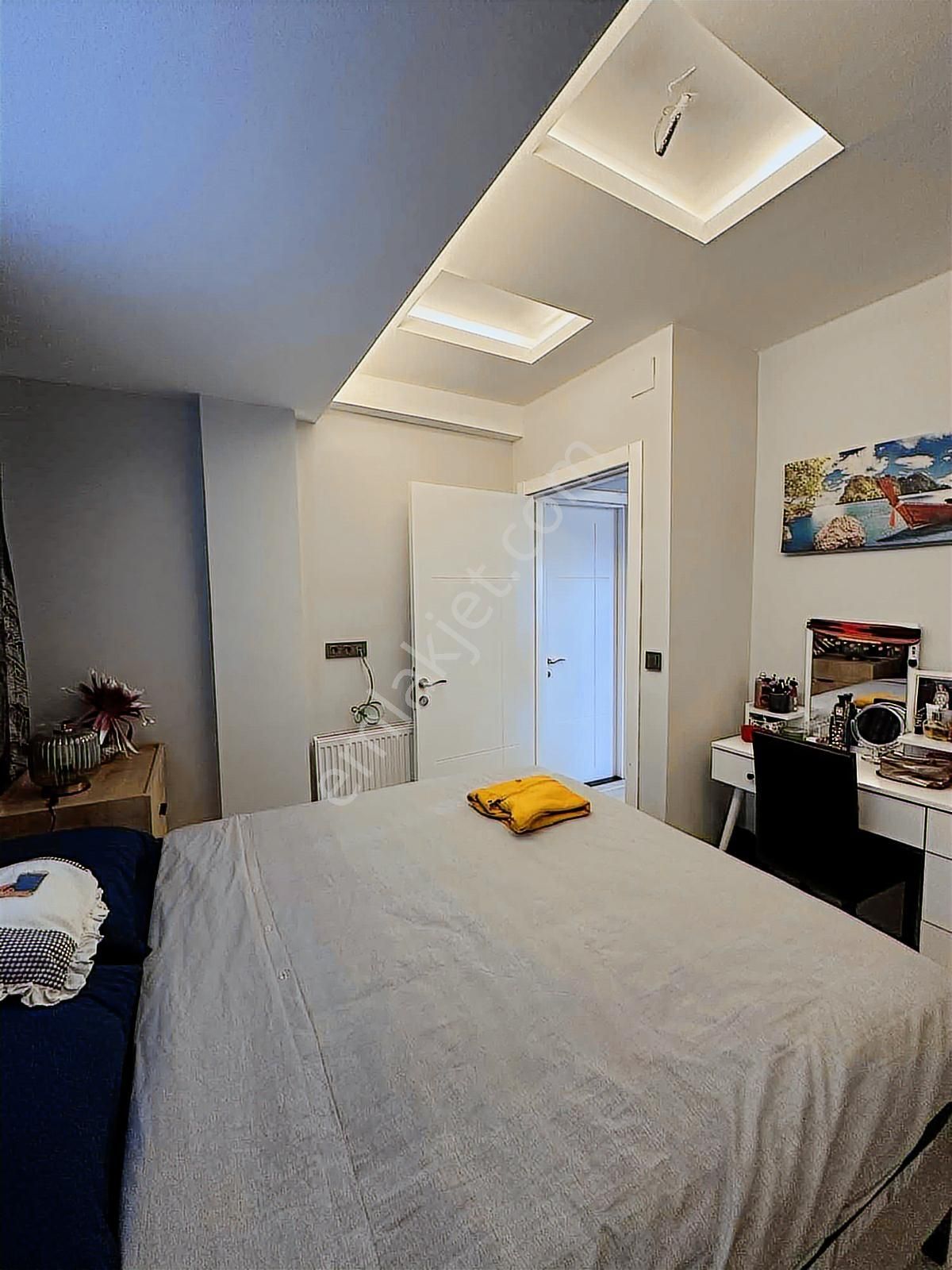 Erguvan Cad.bulvar Üzeri Hasarsız İskanlı Kombili 1+1 Satılık - Görsel 3