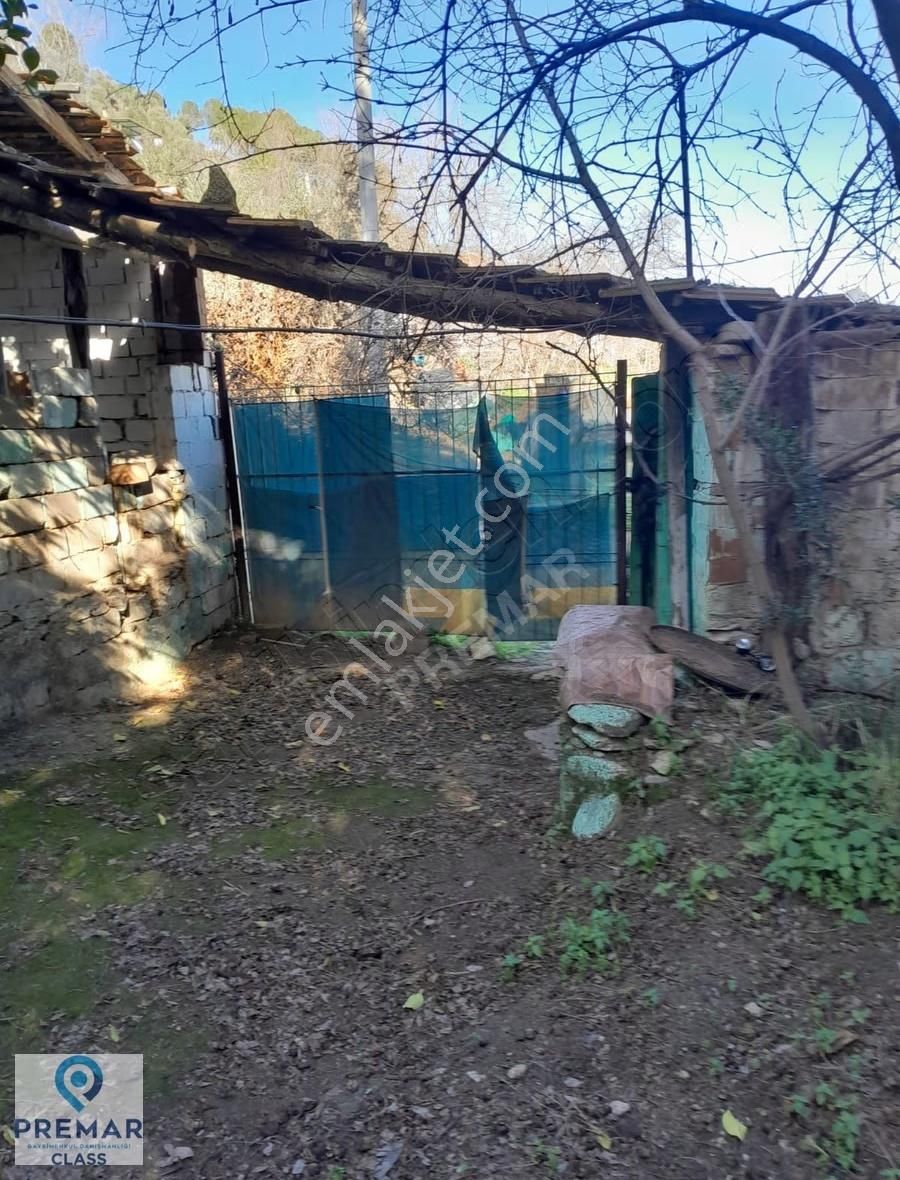 Koçarlı Çakmar'da Köşe Parsel, Bahçeli Kargir Ev Arsası