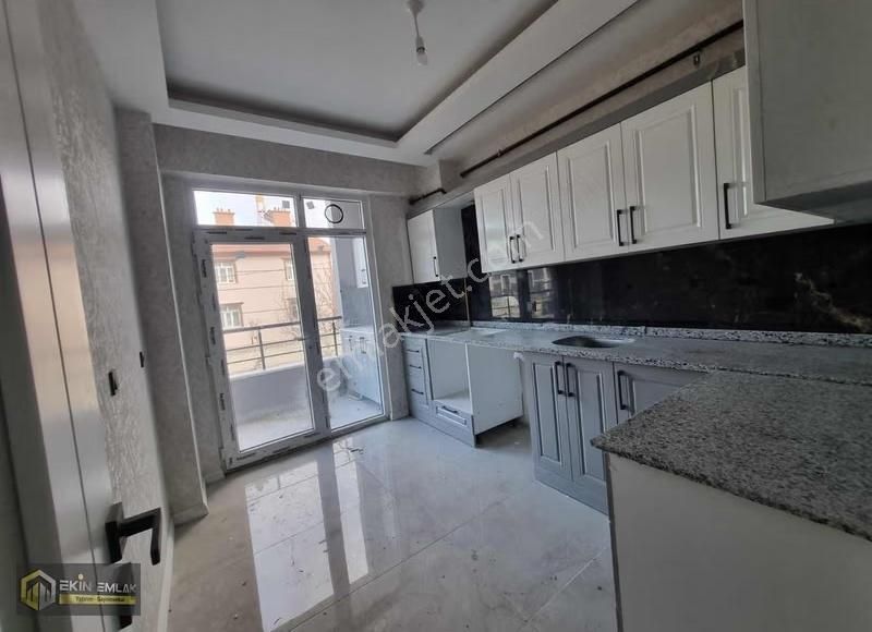 Meram Alakova Mah. Bim Market Yakını 2+1 Lüx Y. Girişkat Daire - Görsel 4