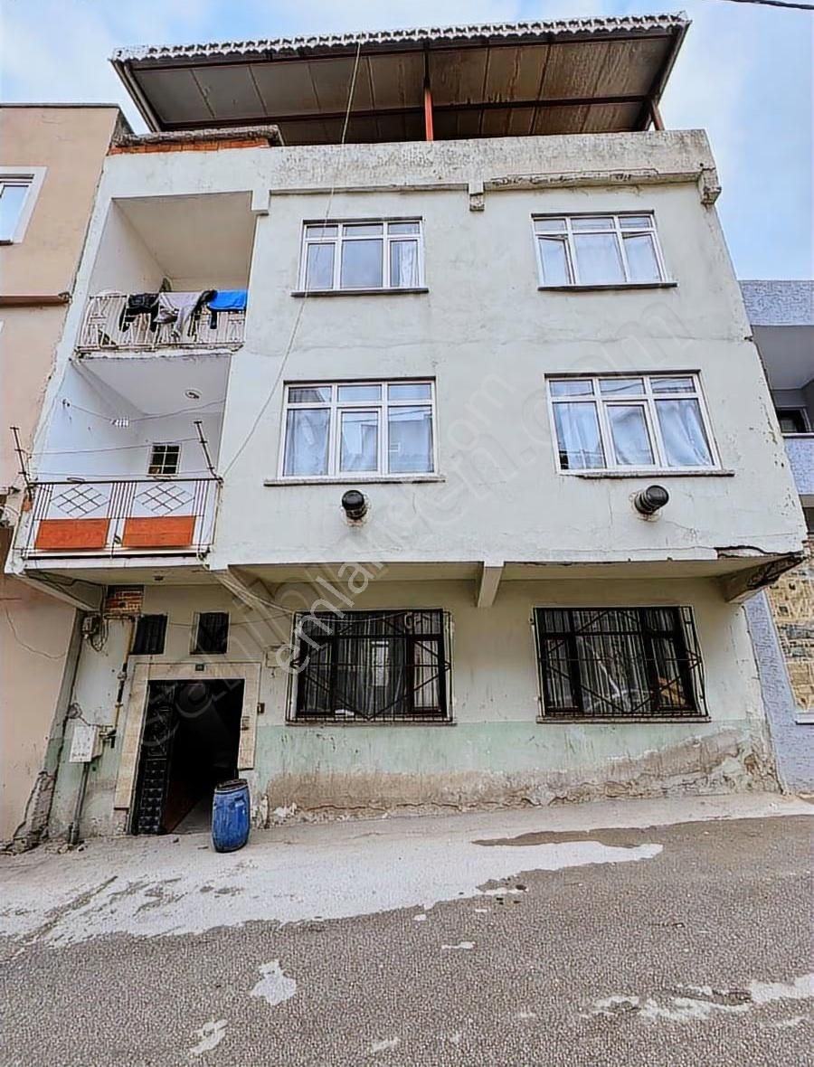 Çelik Çatılı 3 Katlı Müstakil Bina