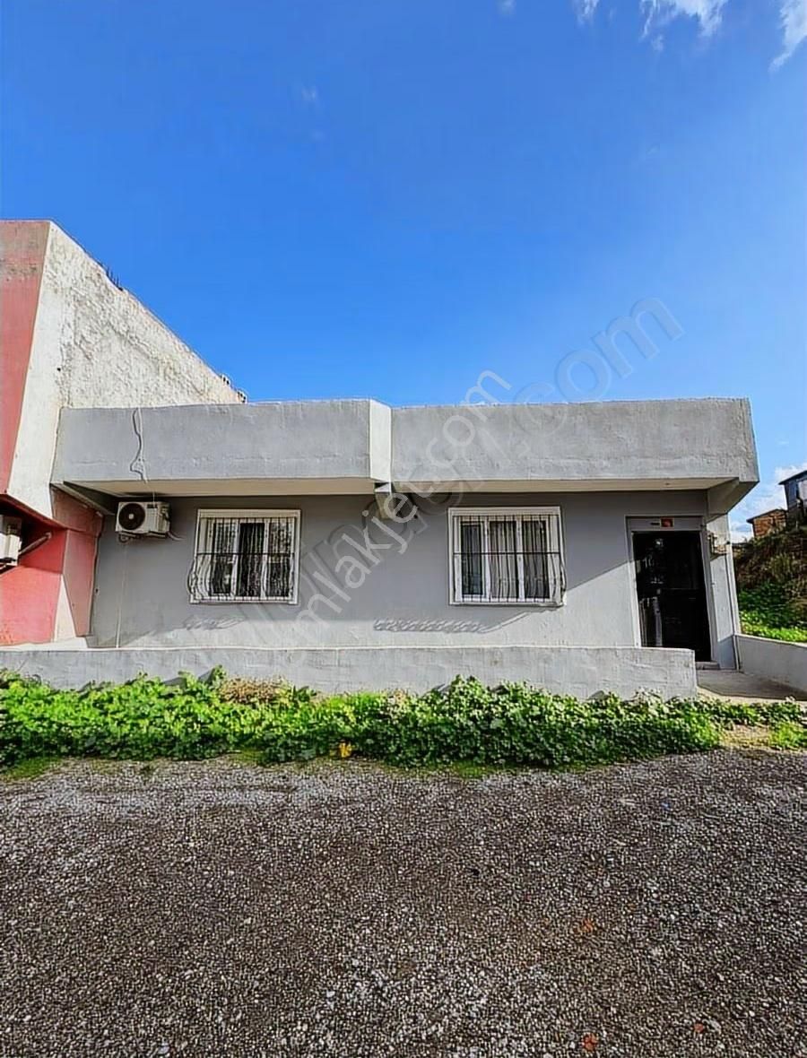 Şirinevler Tek Katlı Müstakil Bina