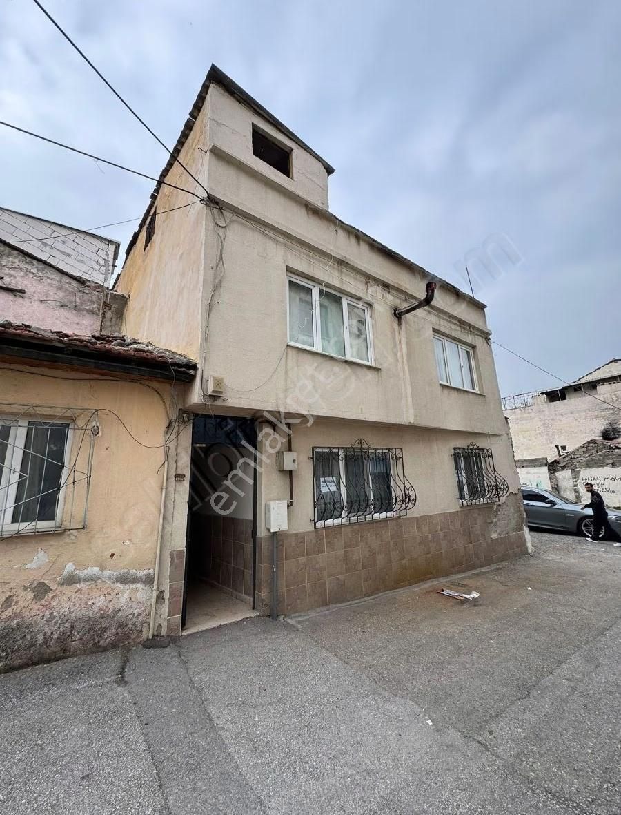 Müstakil Bahçeli 2 Katlı Bina