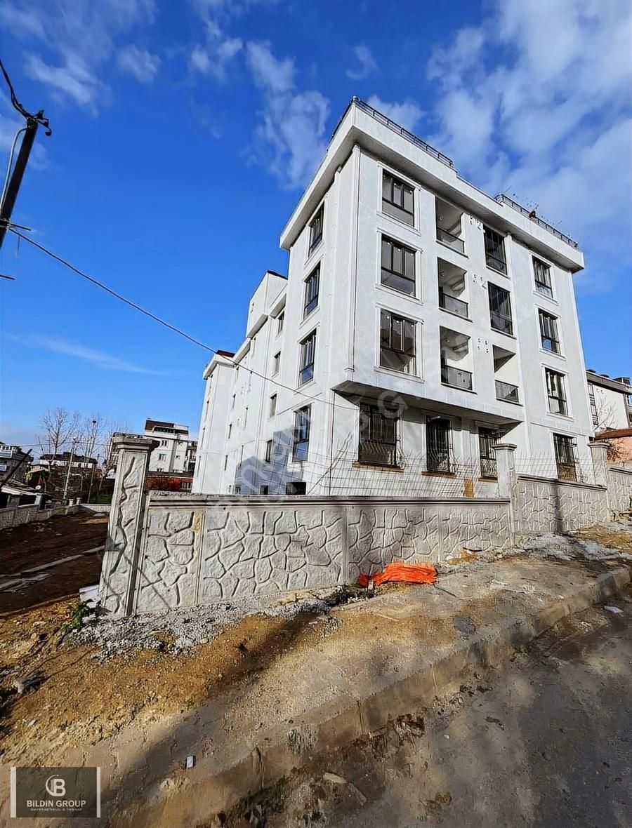 Karlıbayır Mah 2+1 90 Sitede Satılık Arakat Daire