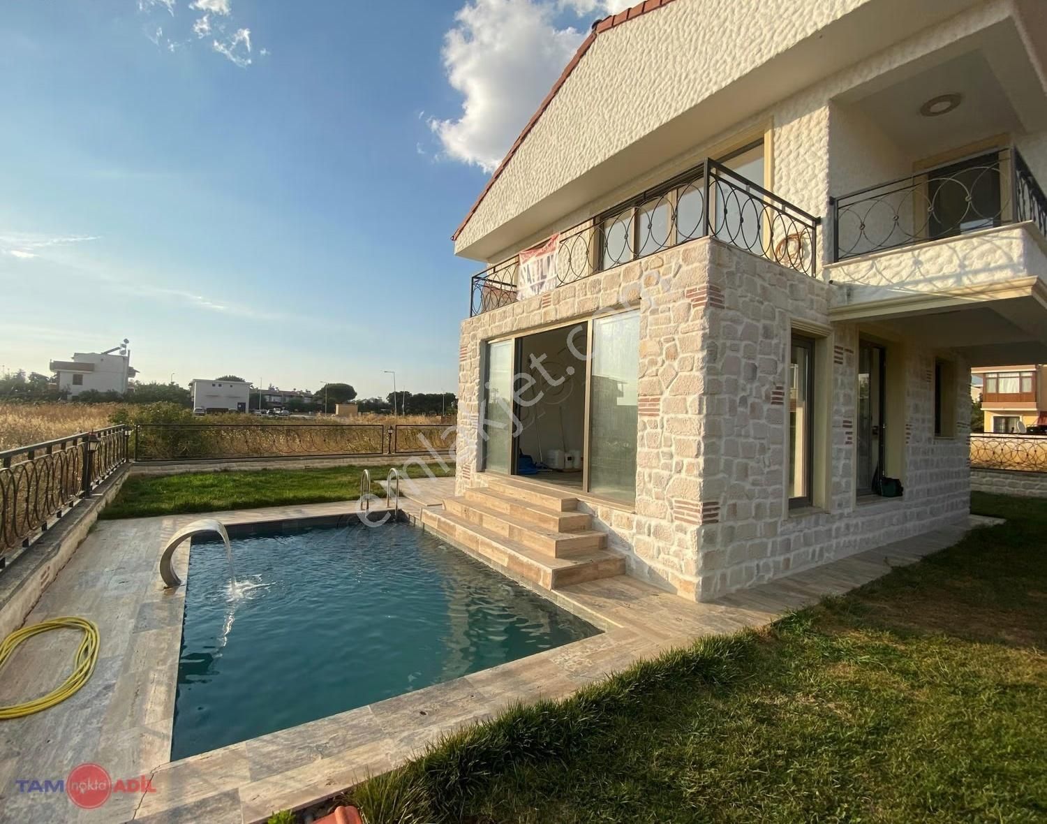 Muhteşem Villa Tam Müstakil Havuzlu Denize 500m 4+1 Eşyalı