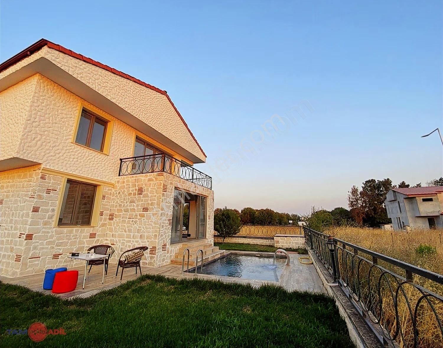 Muhteşem Villa Tam Müstakil Havuzlu Denize 500m 4+1 Eşyalı - Görsel 3
