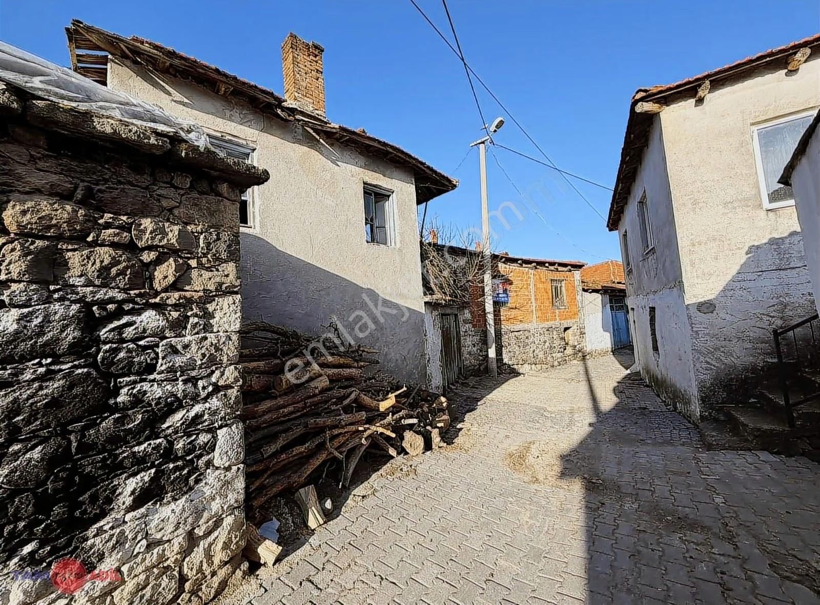 Kınık Örtülü Köyü 2 Hane Ev Dam Samanlık Bulunan Müstakil Yaşam - Görsel 15