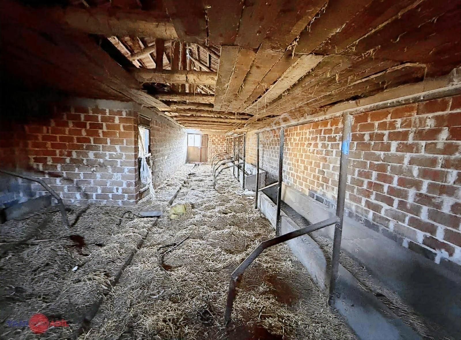 Kınık Örtülü Köyü 2 Hane Ev Dam Samanlık Bulunan Müstakil Yaşam - Görsel 18