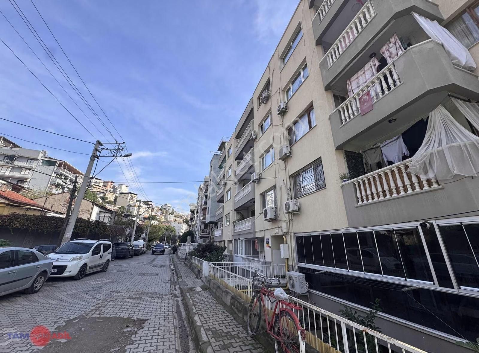 Bayraklıda Merkezi Konumda, Kullanışlı Planlı 3+1 Satılık Daire - Görsel 3