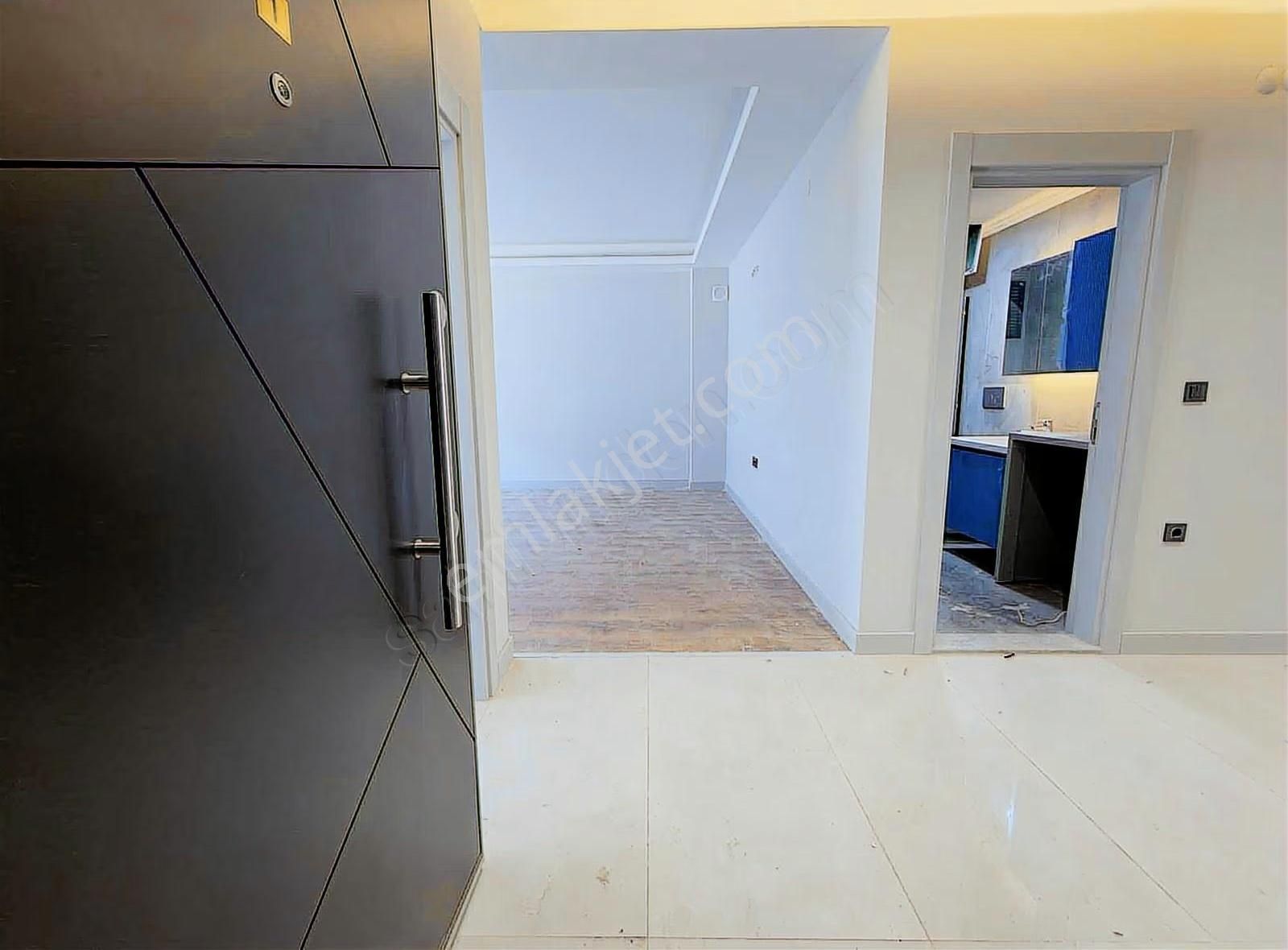 Gaziemir Sarnıç Site İçi Satılık Bahçeli 3+1 Sıfır Daire