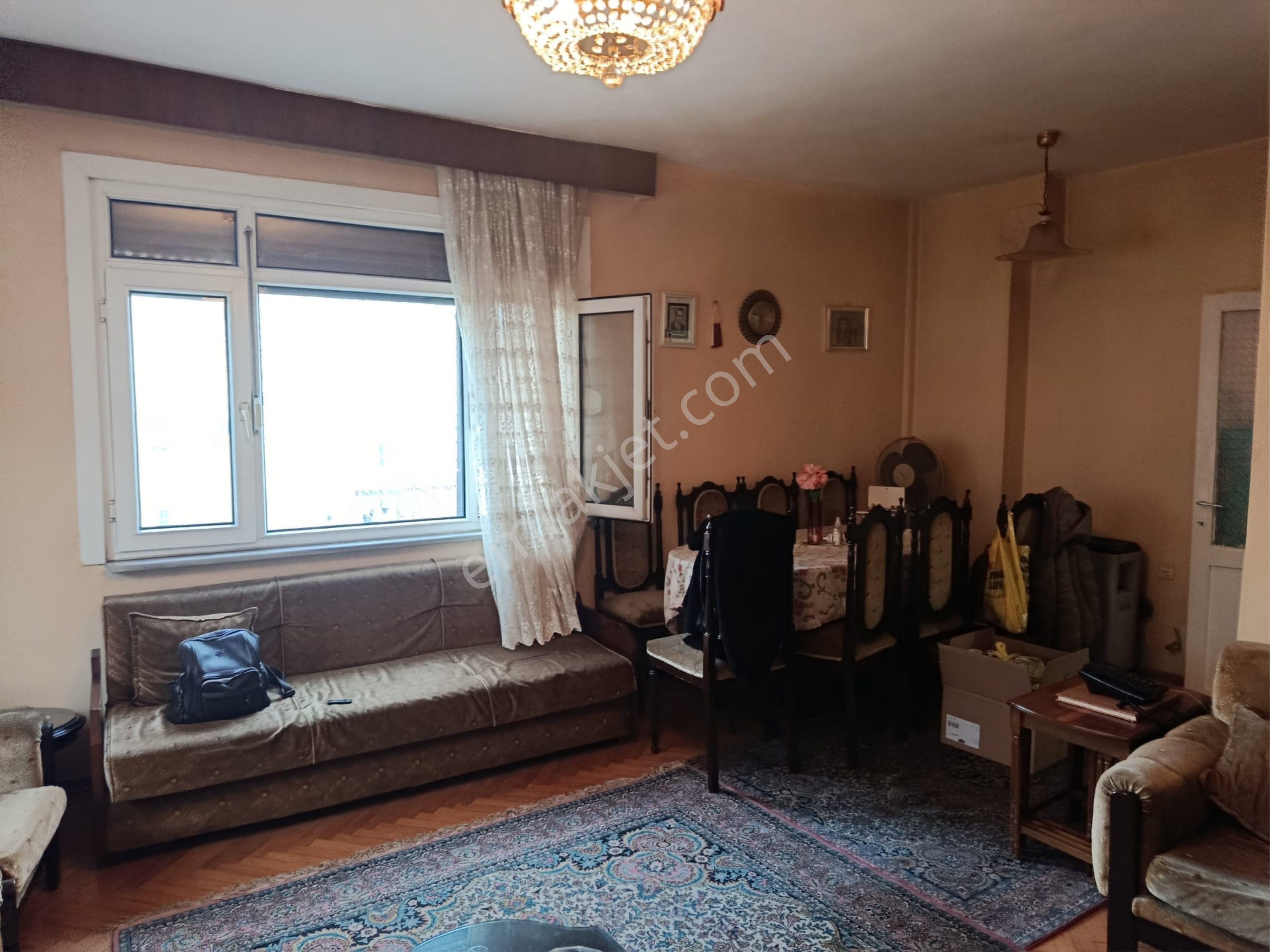 Ecem Emlaktan Kocamustafapaşa Cumartesi Pazar Civarı 120m2ara Kat - Görsel 3