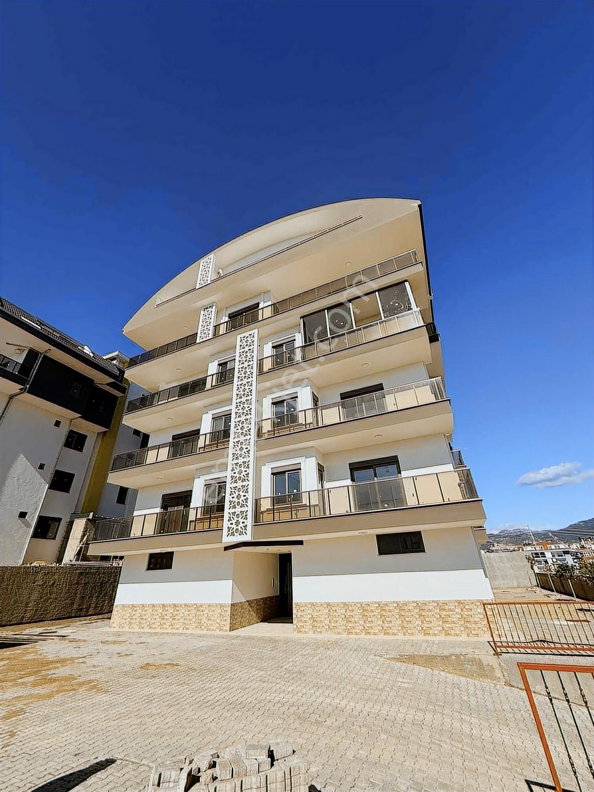 Alanya Payallar'da Sıfır Lüks Ayrı Mutfak Geniş Kiralık 2+1