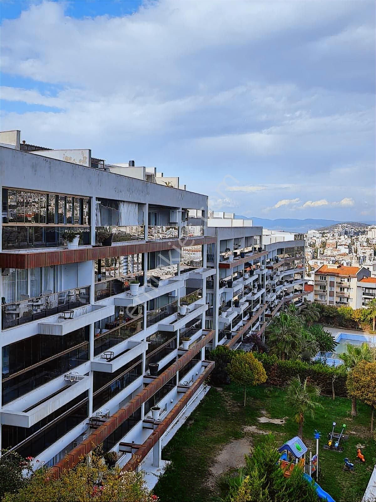 Kuşadası Merkeze Yakın Lüks 5+2 Çatı Dubeks - Görsel 32