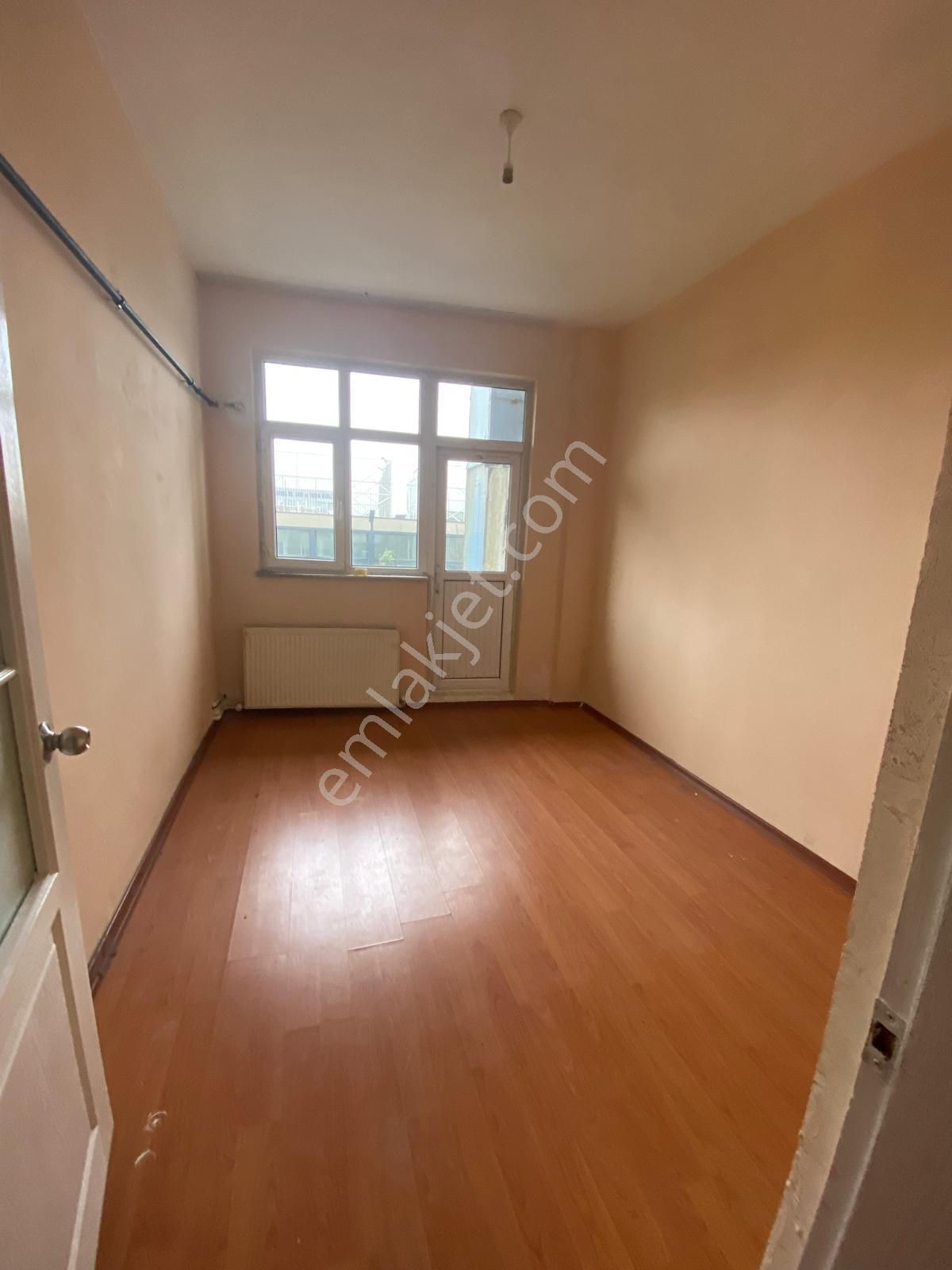 Gaziosmanpaşa Bekara Uygun Bağlar Caddesinde /1+1/60m2/düz Giriş / Kiralık Daire