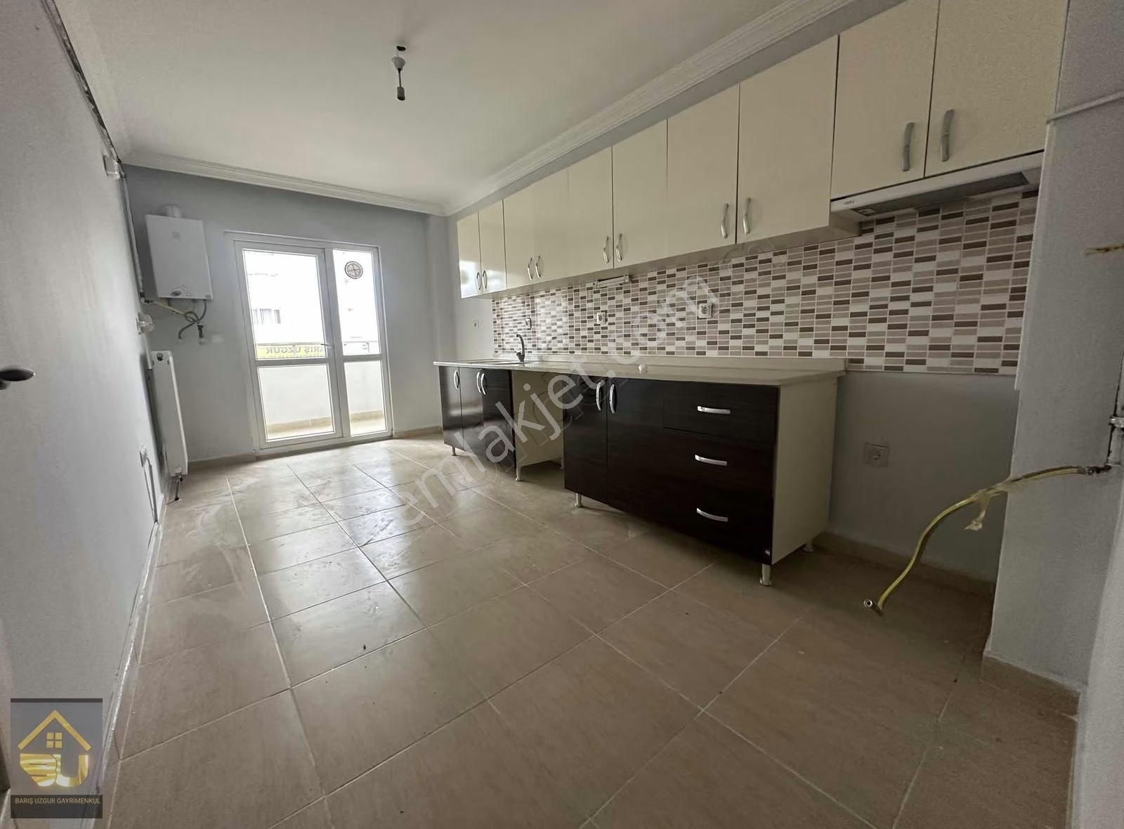 Üreğil Mah.merkezi Yerde Site İçerisinde Kiralık 3+1 Daire - Görsel 3