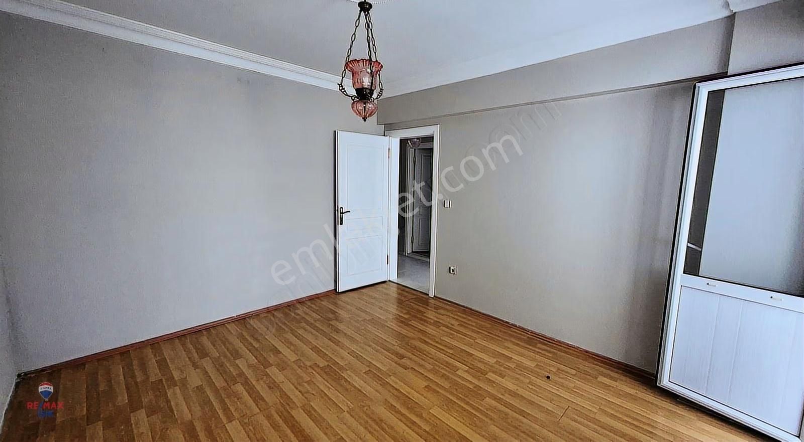 Sarıgazi Merkez De,metroya Yürüme Mesafesinde Geniş 2+1 - Görsel 2