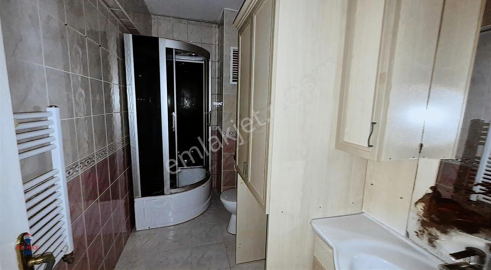 Sarıgazi Merkez De,metroya Yürüme Mesafesinde Geniş 2+1 - Görsel 4