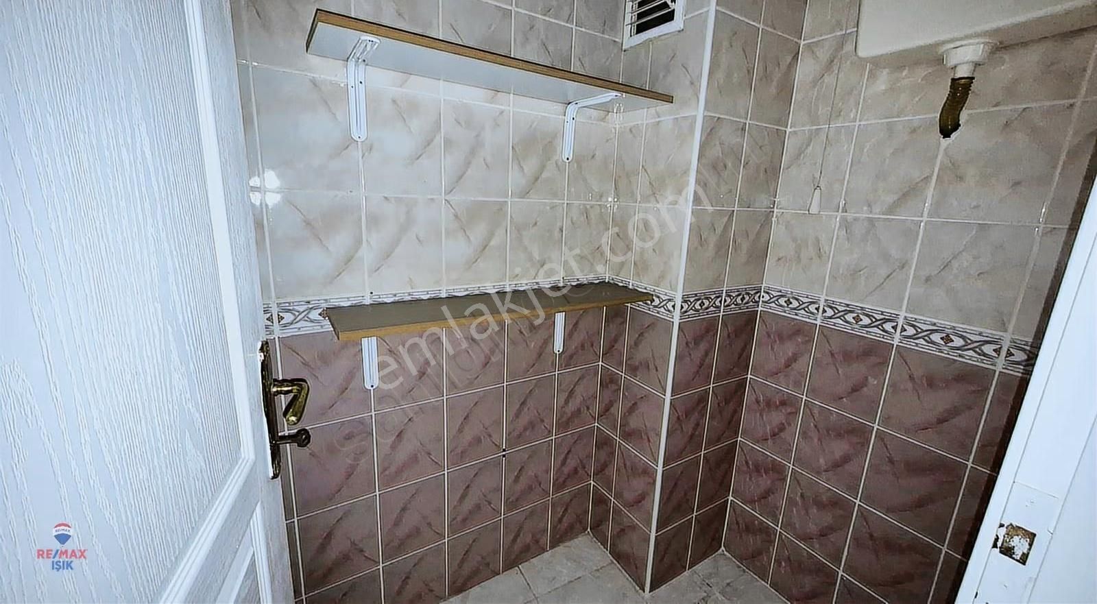 Sarıgazi Merkez De,metroya Yürüme Mesafesinde Geniş 2+1 - Görsel 5