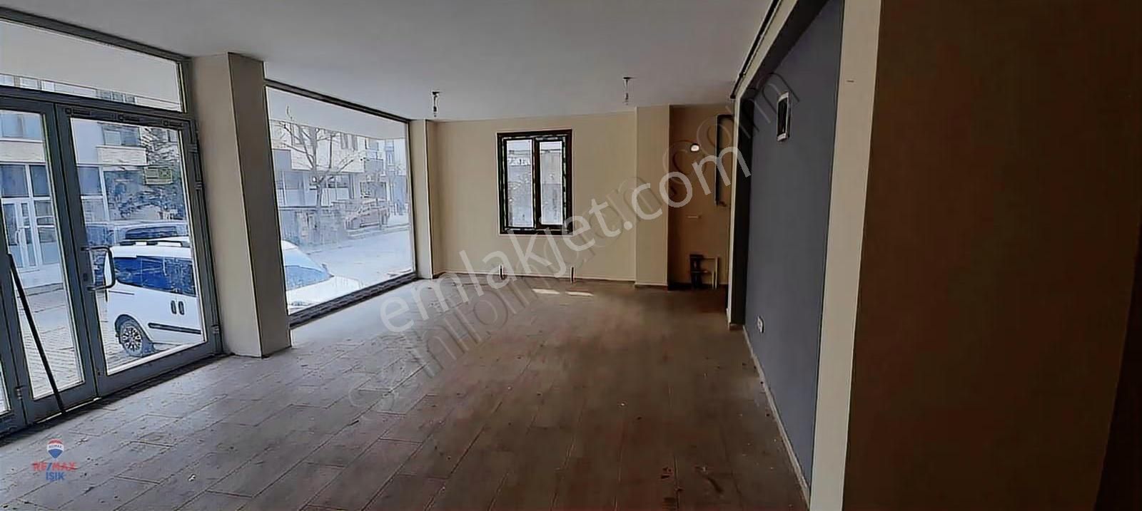 Atatürk Caddesine Çok Yakın Konumda Dükkan,ofis