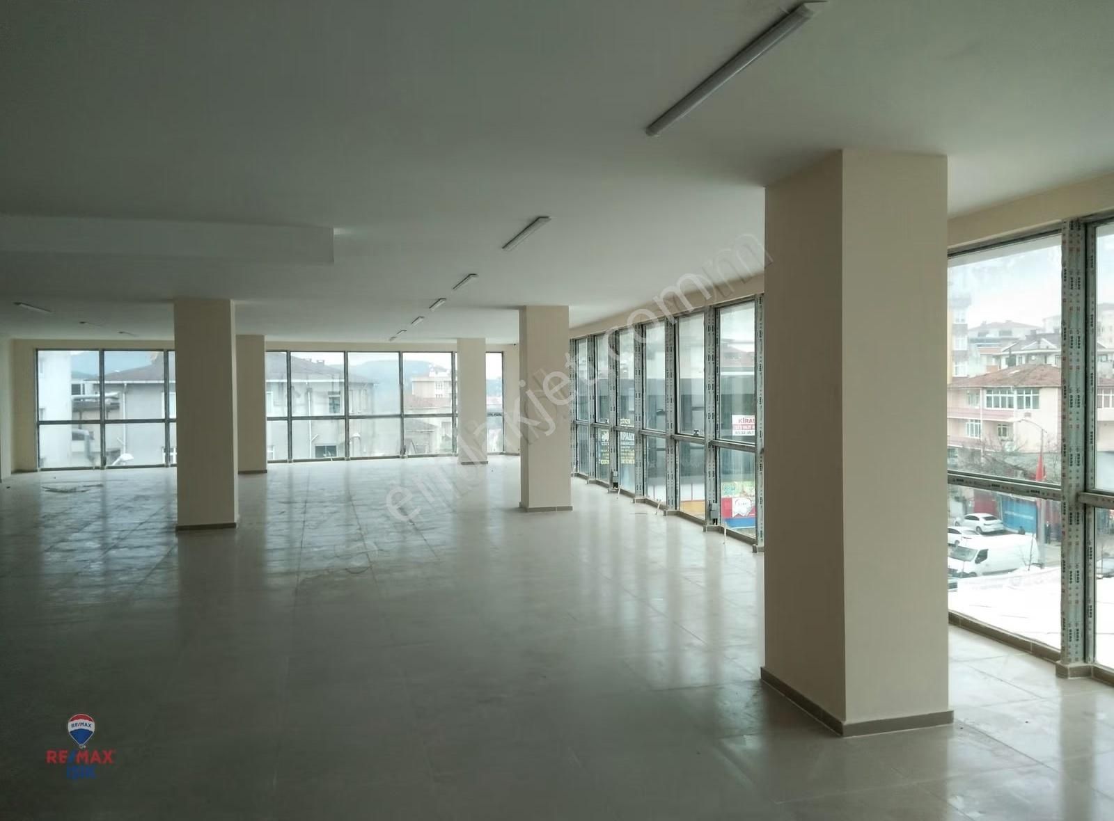 Sancaktepe De Çok Amaçlı 1000m2 Plaza - Görsel 2