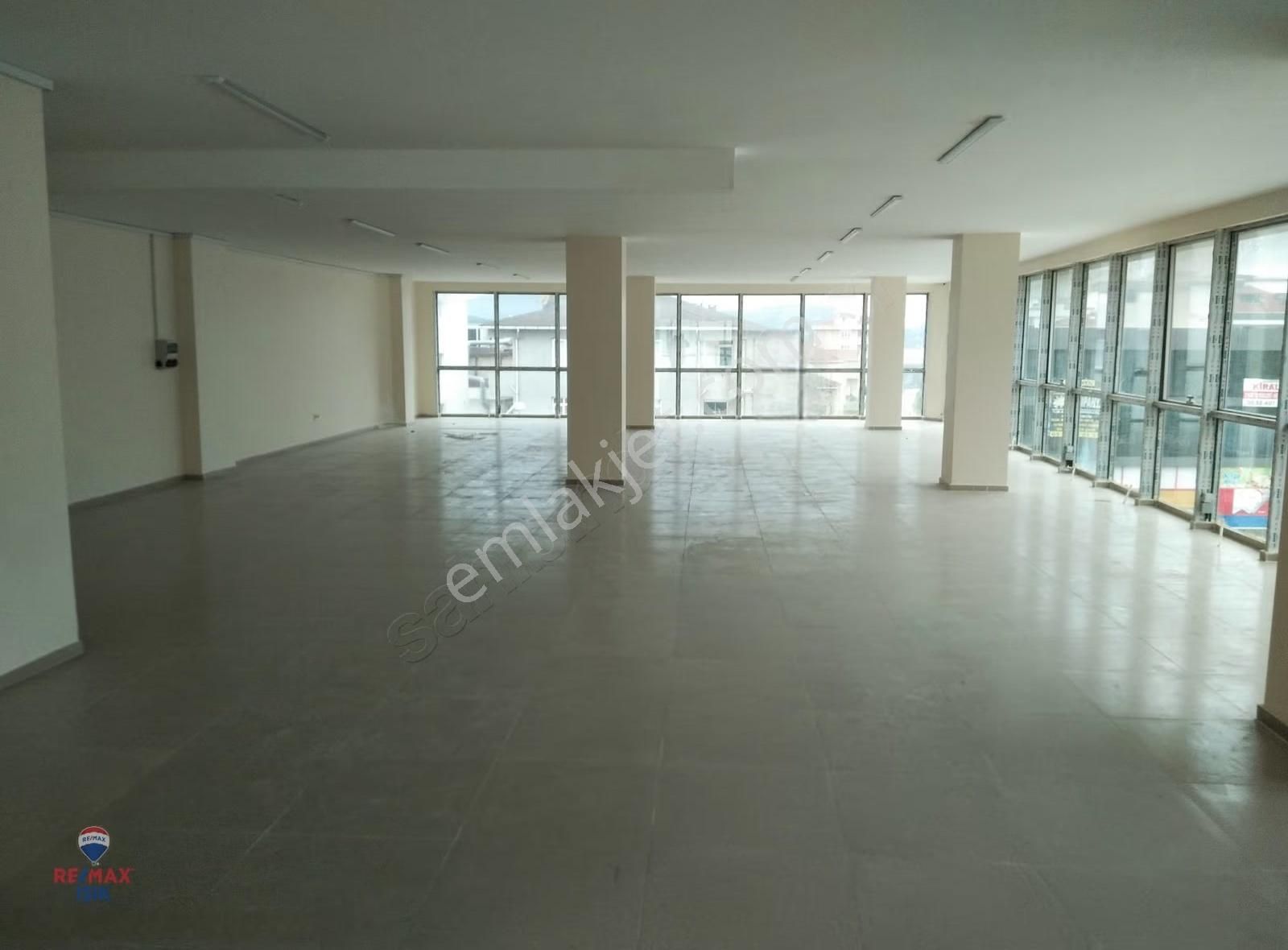 Sancaktepe De Çok Amaçlı 1000m2 Plaza - Görsel 13