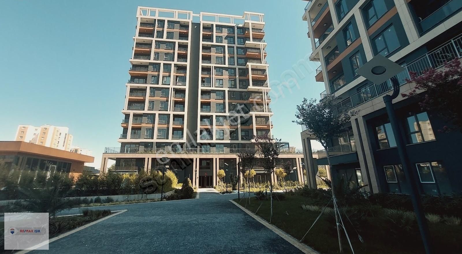 Metroya Komşu, Ana Cadde Üzeri, Havuzlu Sitede Kiralık 3+1 - Görsel 3
