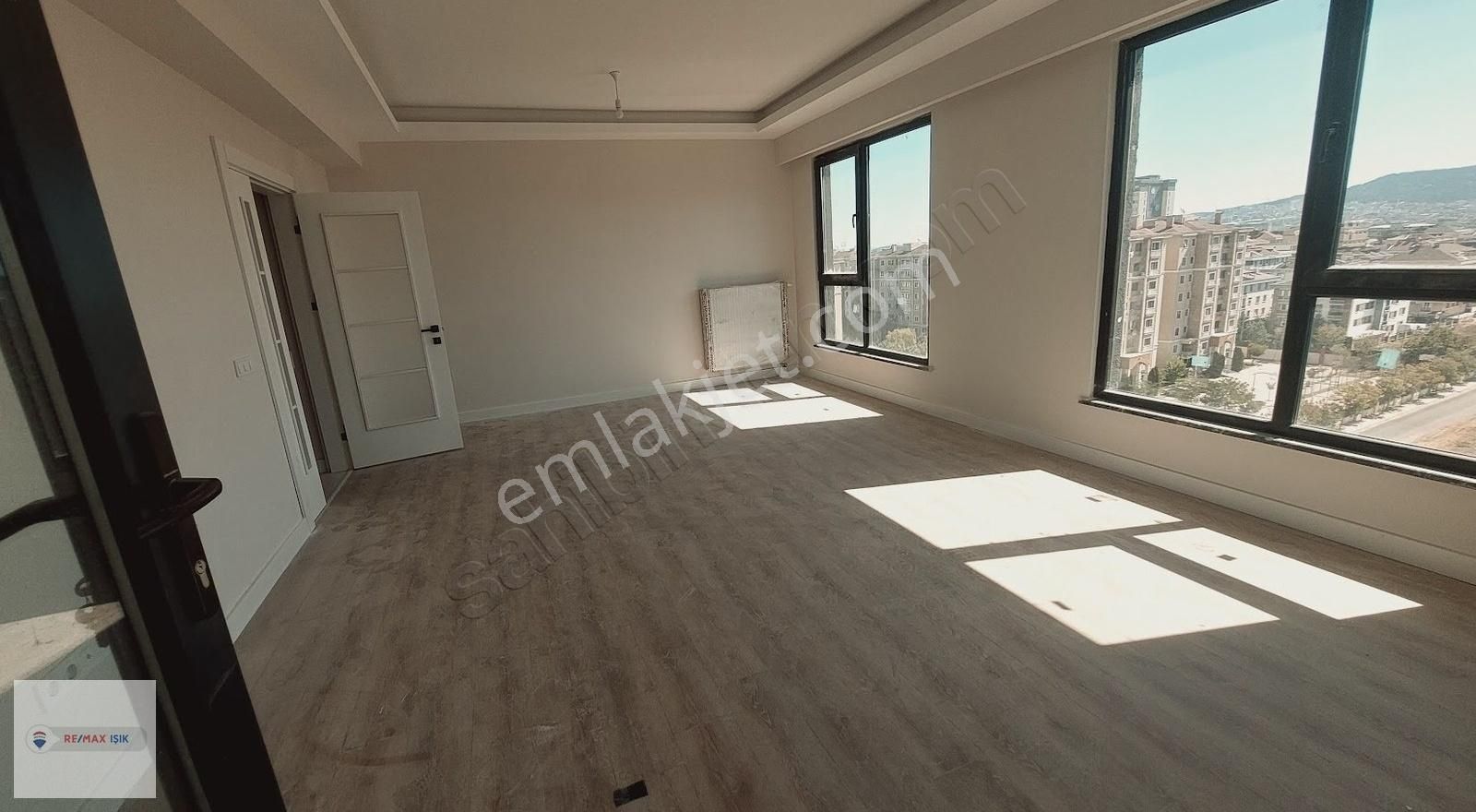 Metroya Komşu, Ana Cadde Üzeri, Havuzlu Sitede Kiralık 3+1 - Görsel 5