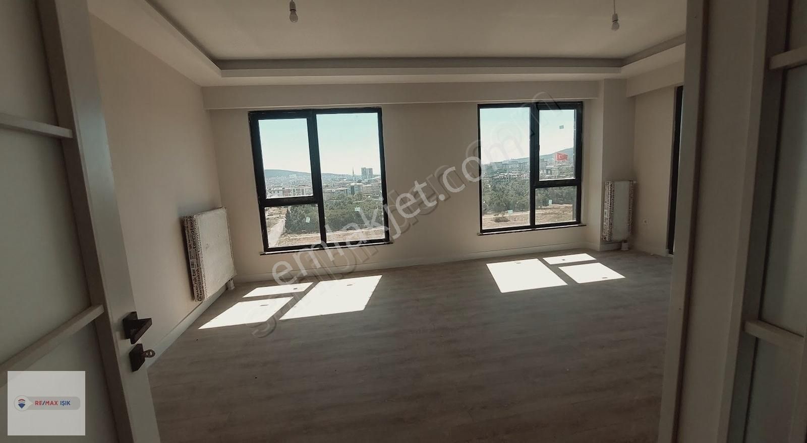 Metroya Komşu, Ana Cadde Üzeri, Havuzlu Sitede Kiralık 3+1 - Görsel 6