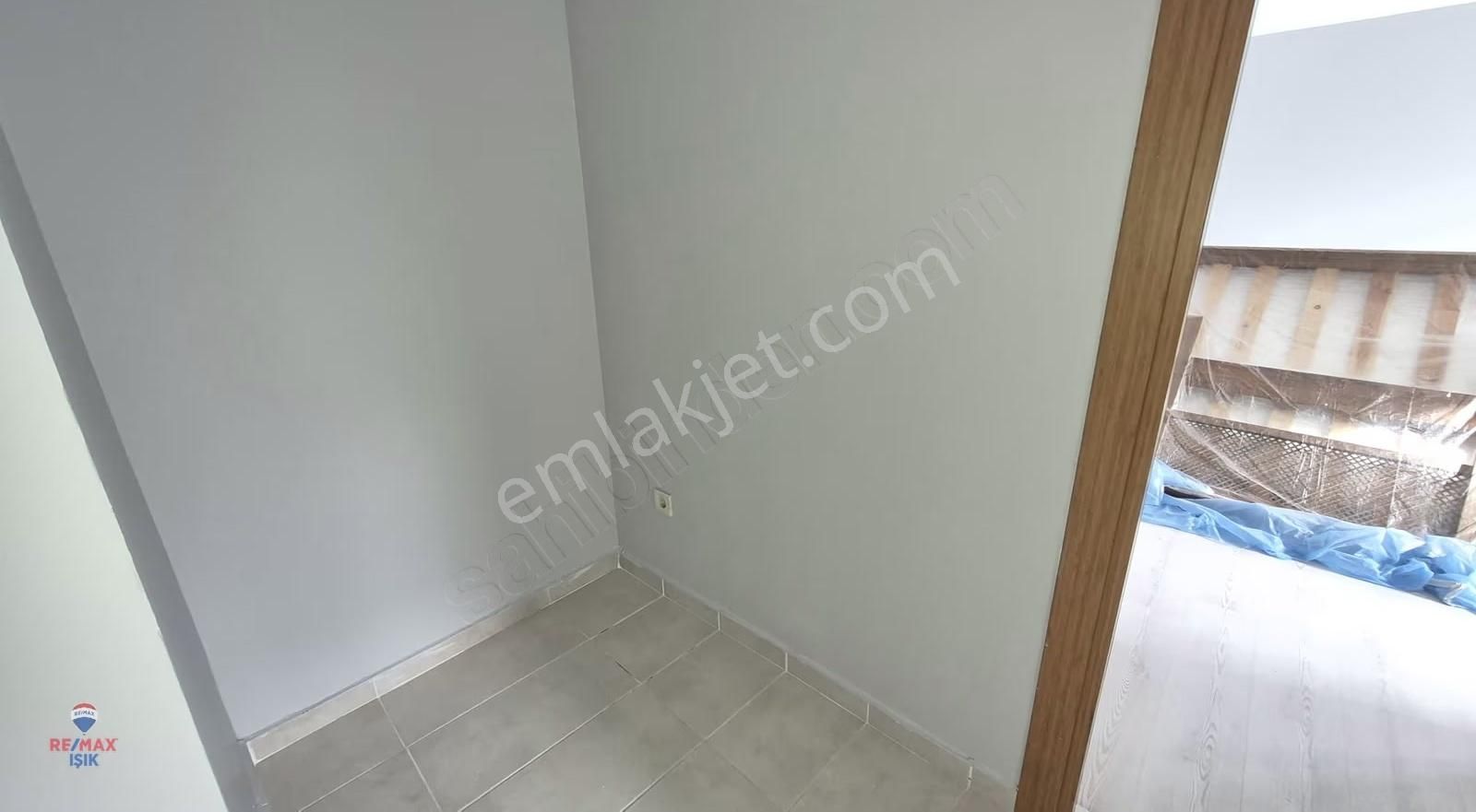 Metroya 150 Metre Mesafede Arakat 2+1 Daire - Görsel 13