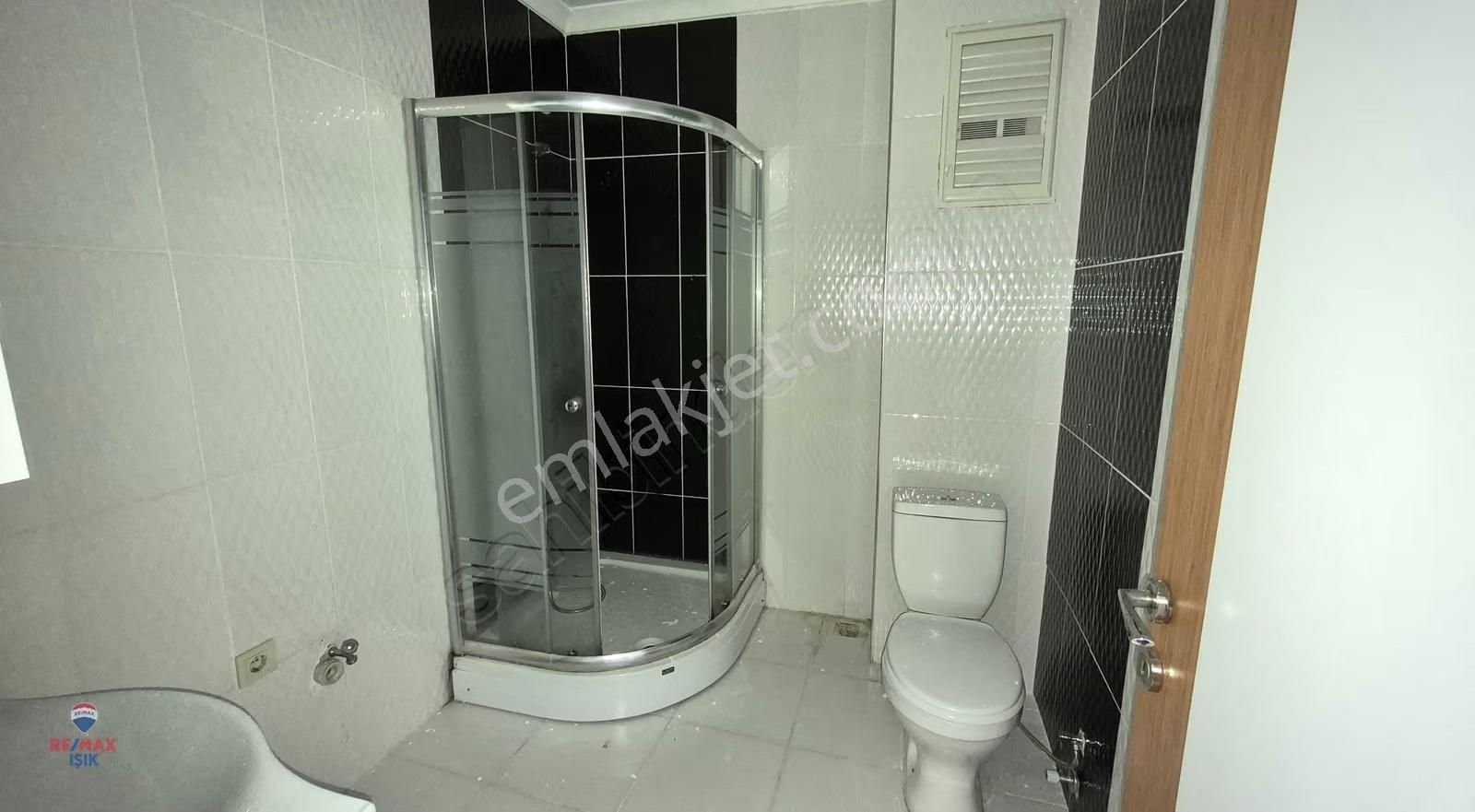 Metroya 150 Metre Mesafede Arakat 2+1 Daire - Görsel 11