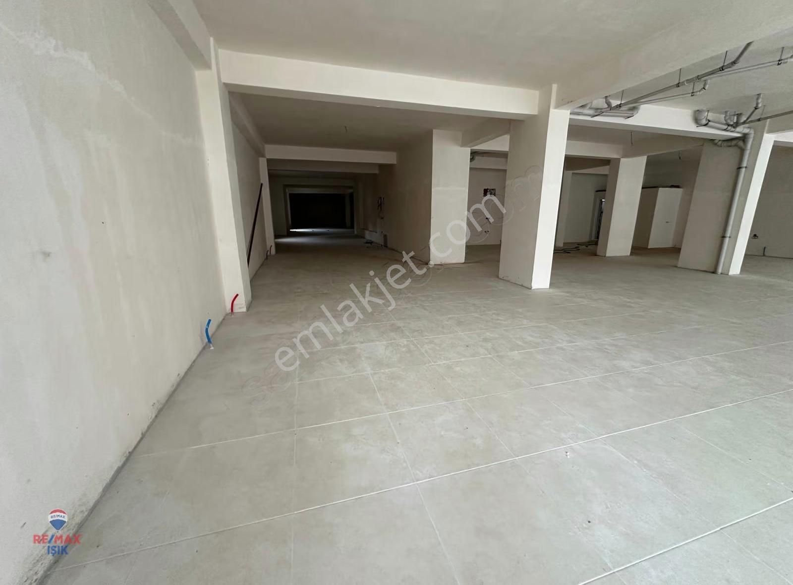 Sultanbeyli Mehmet Akif Mahallesinde Kiralık Sıfır Dükkan - Görsel 3