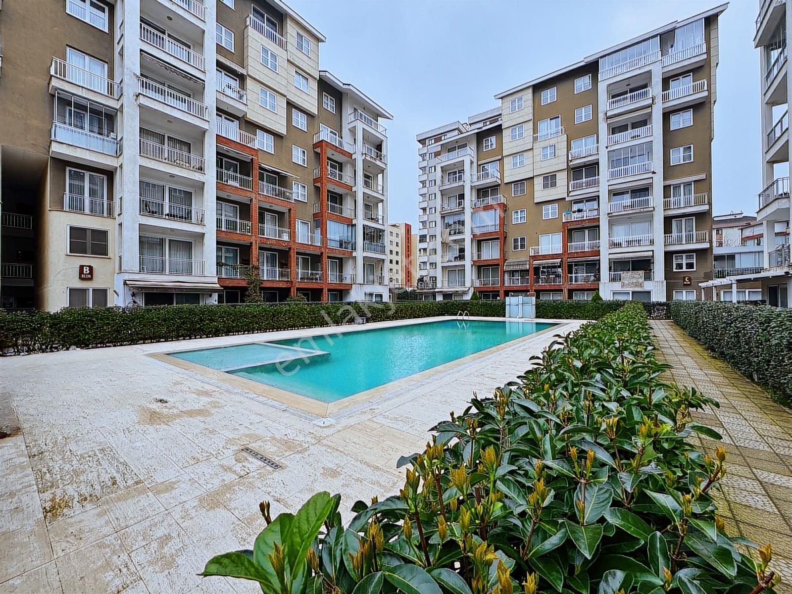 Çekmeköy Grand Slam Sitesinde Emsalsiz C Tipi 1+1 Köşe Daire