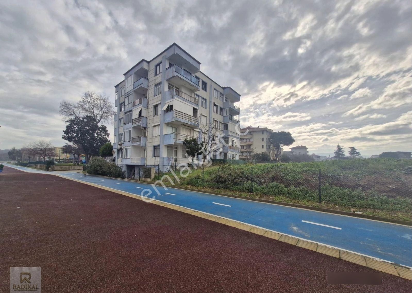 Yalova Çiftlikköy Siteler Mah. Ankaralılar Caddesinde Denize Sıfır Emsalsiz Manzaralı Satılık 2+1... - Görsel 19