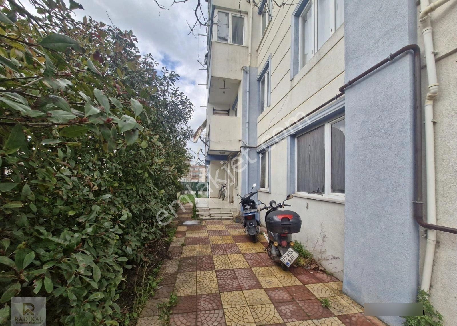 Yalova Çiftlikköy Siteler Mah. Ankaralılar Caddesinde Denize Sıfır Emsalsiz Manzaralı Satılık 2+1... - Görsel 5