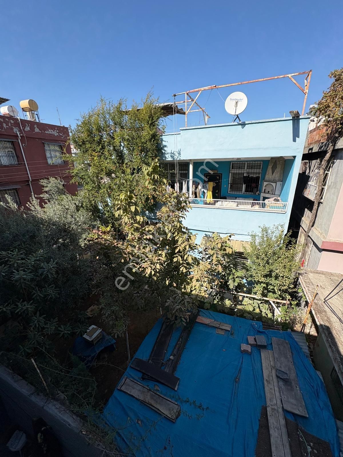 Meydan Mahallesinde 250 Mt'2 Arsa İçerisinde 120 Mt'2 Oturumlu