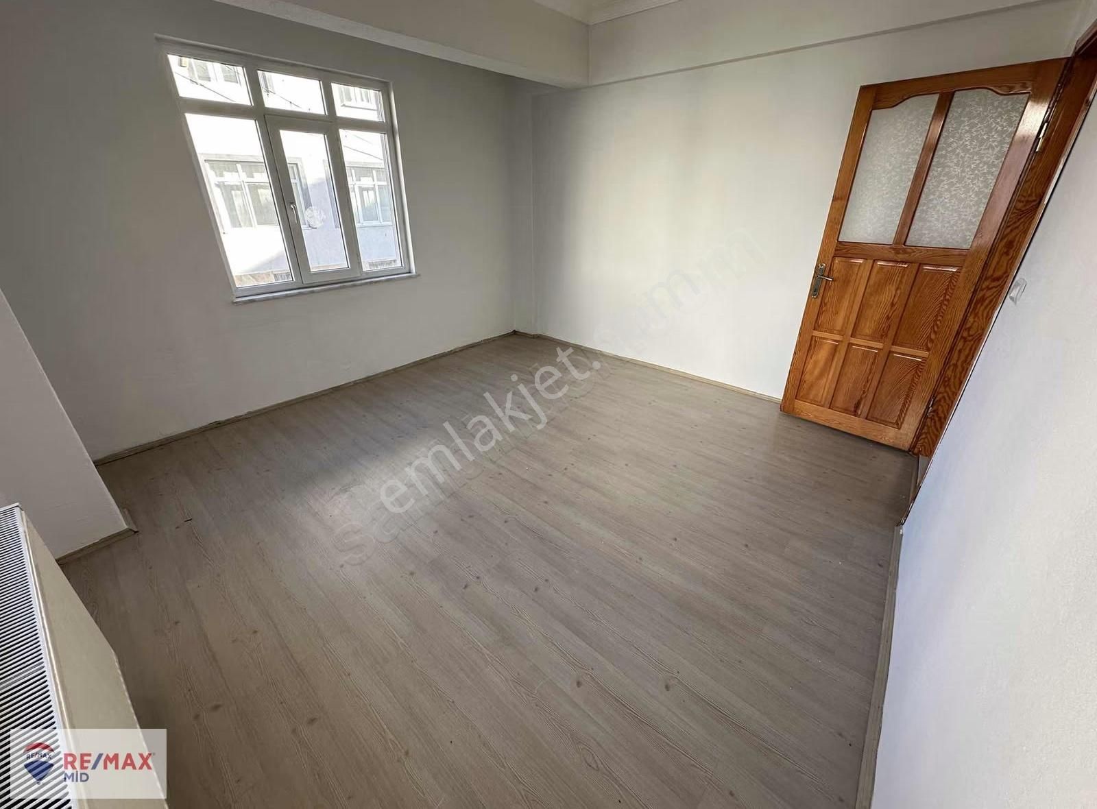 Remax Mid'den Cumhuriyet Lisesi Yakını 2+1 Kiralık Daire - Görsel 2