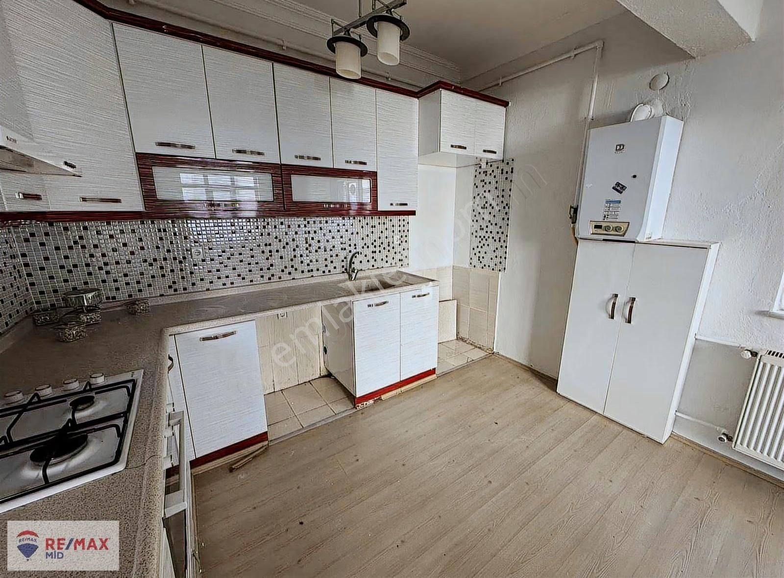 Remax Mid'den Cumhuriyet Lisesi Yakını 2+1 Kiralık Daire - Görsel 7